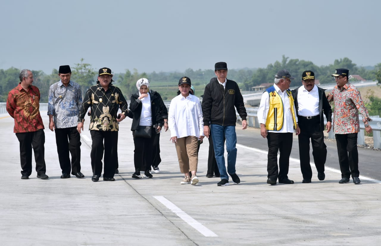 Presiden Jokowi resmikan ruas Jalan tol