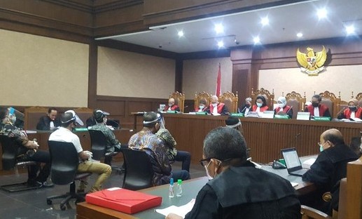 7 Hakim Tangani Sidang Perdana Kasus Jiwasraya, PSBB Tetap Dijaga ...