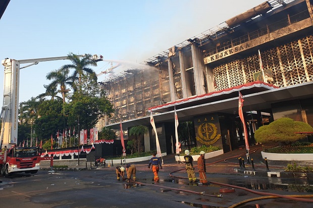 Pejabat Tinggi Hingga Cleaning Service Sudah Diperiksa, Tersangka Pembakar Gedung Kejagung Bakal Ditentukan Hari Ini 1