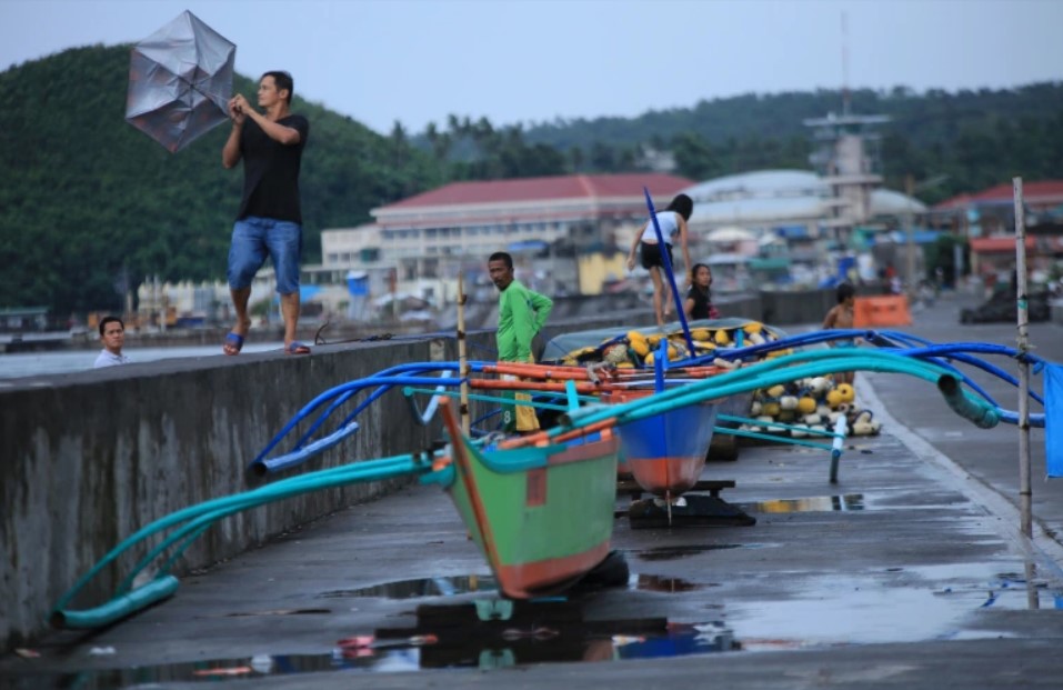 Filipina Dilanda Topan Molave, 25 Ribu Warga Mengungsi Selamatkan Diri 1