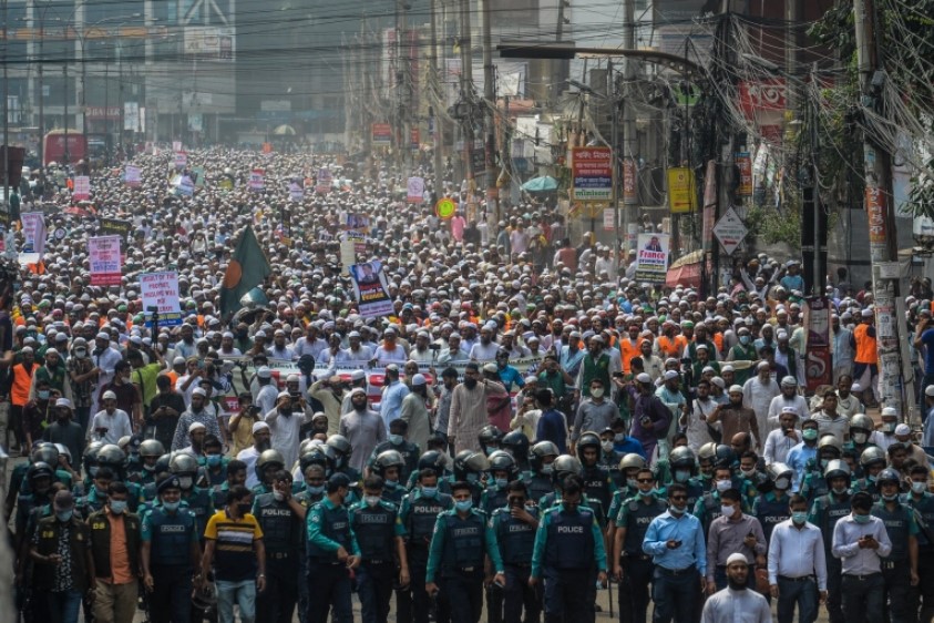 Macron Islamofobia, Puluhan Ribu Muslim Bangladesh Turun ke Jalan Desak Dubes Prancis Diusir 1