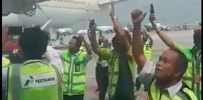 Kala Kedatangan Habib Rizieq Shihab Disambut Salawat Petugas Bandara 1