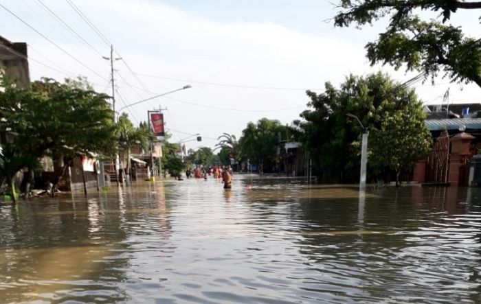 Banjir Rendam 9 Desa di Kendal, Bapak dan Anak Tewas Terseret Arus 1