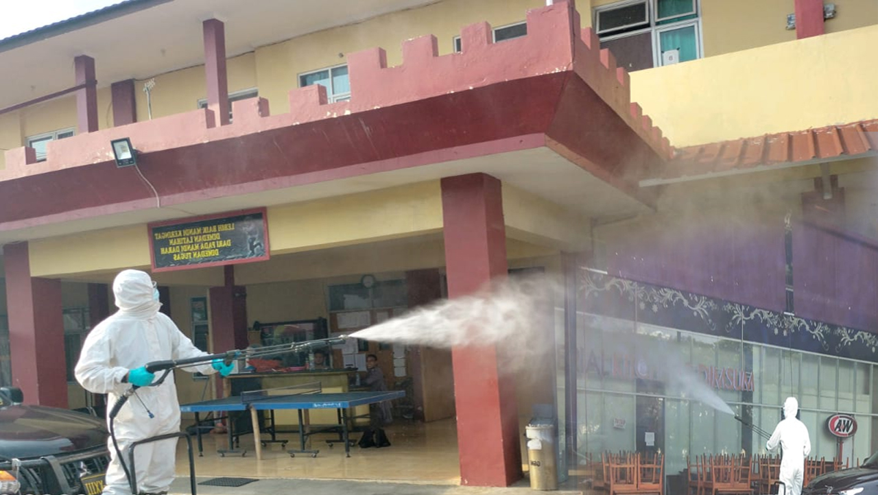 Cegah Covid-19, Gegana Banten Semprotkan Disinfektan di Mako Brimob dan MOS 1