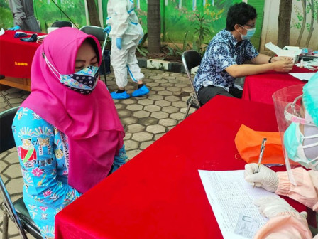 50 Warga Kelurahan Pademangan Timur Ikuti Swab Test PCR 1