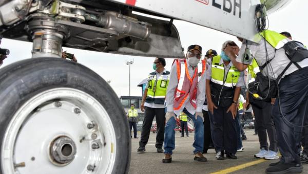 Menhub Budi Karya Sumadi Tinjau Pelaksanaan Ramp Check Pesawat di Bandara Soekarno-Hatta 1
