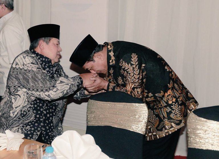 Rachland Demokrat Singgung Eks Panglima Tak Kenal Budi, Foto Moeldoko Cium Tangan SBY Kembali Viral 1