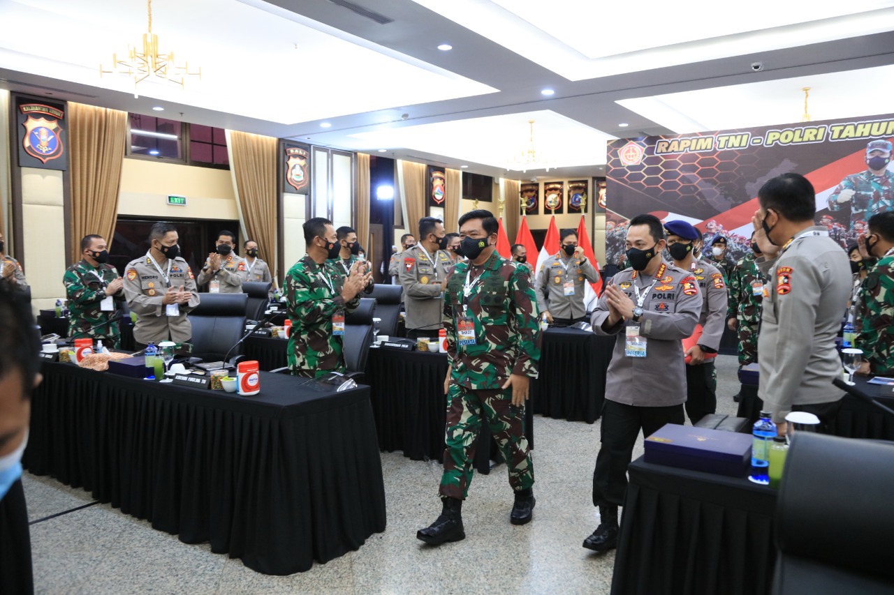 Menkes Budi Gunadi Sadikin Minta Bantuan TNI-Polri Terkait Upaya Testing, Tracing Hingga Pengamanan Isolasi Covid-19 20