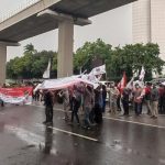 Diguyur Hujan Deras Tetap Lanjut Demo, Ini Tiga Tuntutan Massa Pendukung UAS