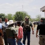 Korban tewas penembakan di SD Robb, Uvalde, Texas Selatan, bertambah menjadi 21 orang. (Foto: REUTERS/MARCO BELLO)