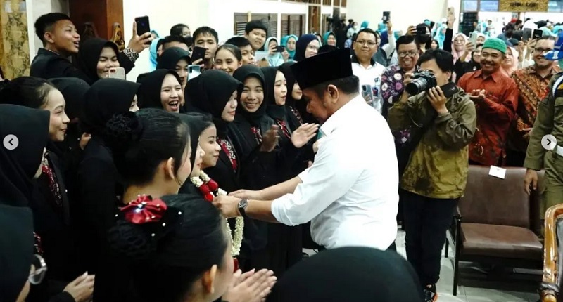 Gubernur Sumsel Herman Deru meresmikan pusat oleh-oleh Sumatera Selatan SMK Negeri 6 Palembang "Akor Lur".