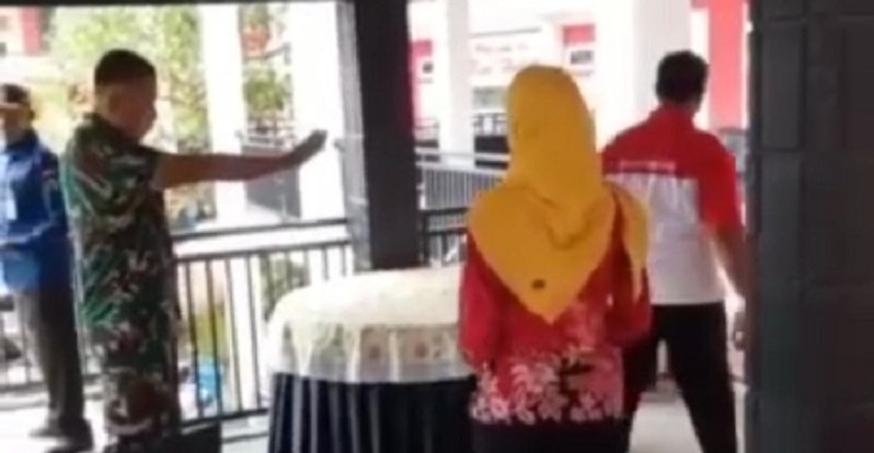 Pria berseragam TNI hendak melabrak Kadisperindag Magetan yang diduga selingkuh dengan istrinya