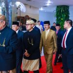 Benyamin Davnie bersama Pj Gubernur Banten Al Muktabar (kiri) saat rapat Paripurna Hari Jadi Kota Tangsel ke-15. 