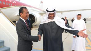 Presiden Jokowi tiba di Bandara Internasional Zayed, Abu Dhabi, Persatuan Emirat Arab (PEA) pada Selasa (16/07/2024) sekitar pukul 18.30 waktu setempat. (Foto: BPMI Setpres/Kris)